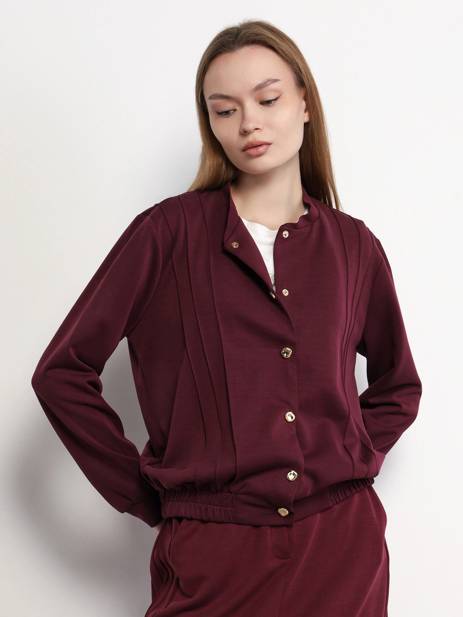 Жакет трикотажный бордового цвета прямого кроя